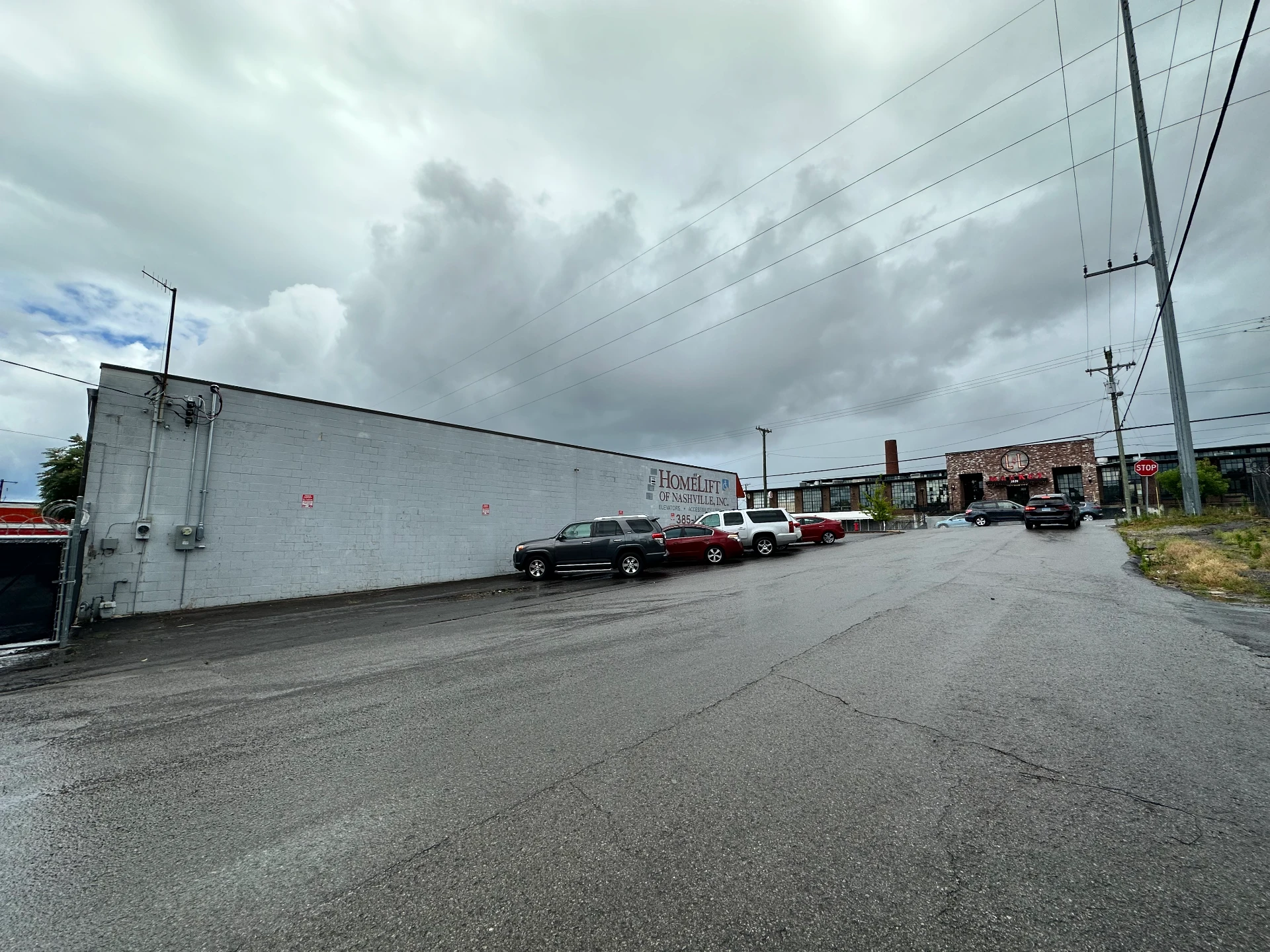 SIDE EXTERIOR · 39TH AVE